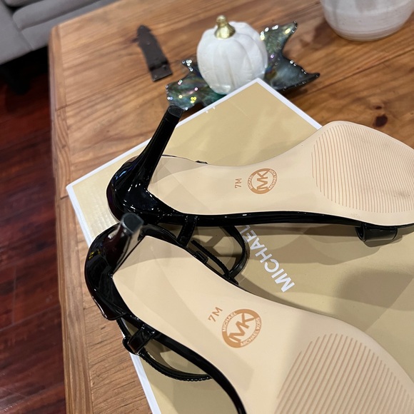 Michael Kors Simone Mid Sandal Patent Leather Pump Heel - Picture 11 of 13